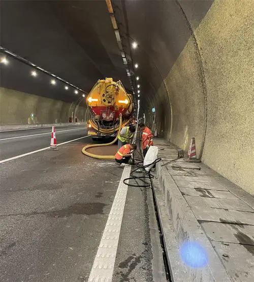 高唐隧道排水渠清淤